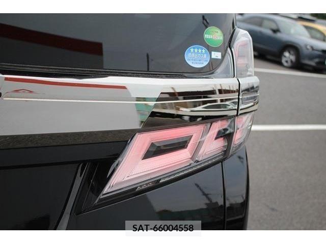 Toyota VELLFIRE 2018-03 332366-7