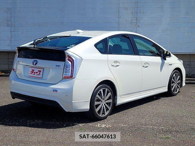 Toyota PRIUS 2014-11 232468-2