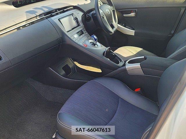 Toyota PRIUS 2014-11 232468-3