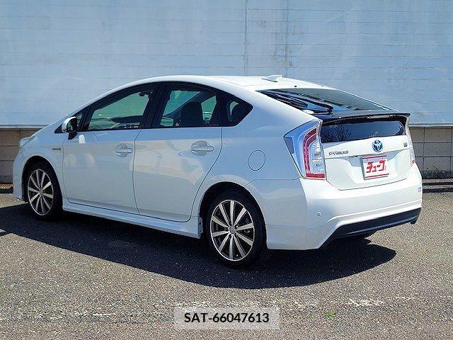 Toyota PRIUS 2014-11 232468-8