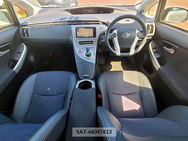 Toyota PRIUS 2014-11 232468-1