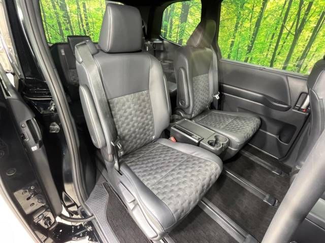 Toyota VOXY 2023-04 184336-8