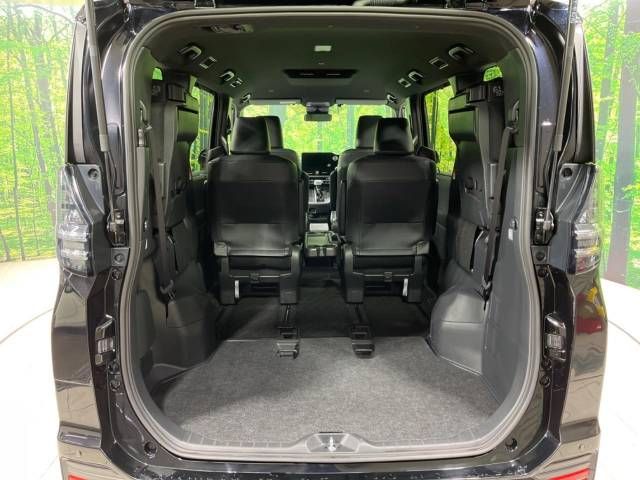 Toyota VOXY 2023-04 184336-10