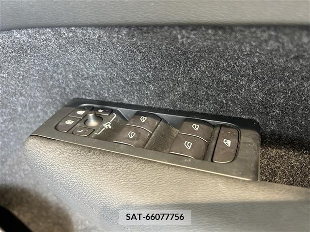 Volvo XC40 2019-02 320614-19