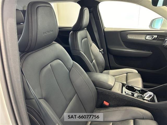 Volvo XC40 2019-02 320614-15