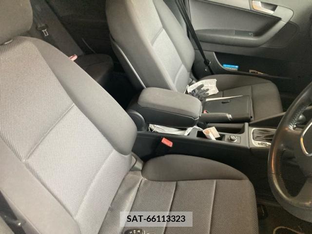 Audi A3 2010-06 389420-12