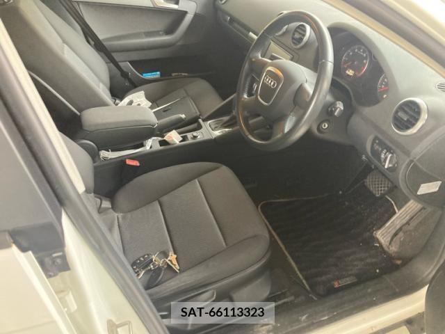 Audi A3 2010-06 389420-9
