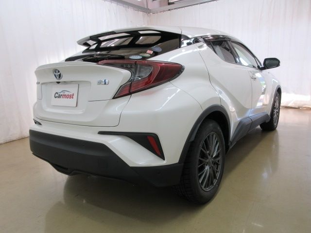 Toyota C-HR 2019-01 19301-4