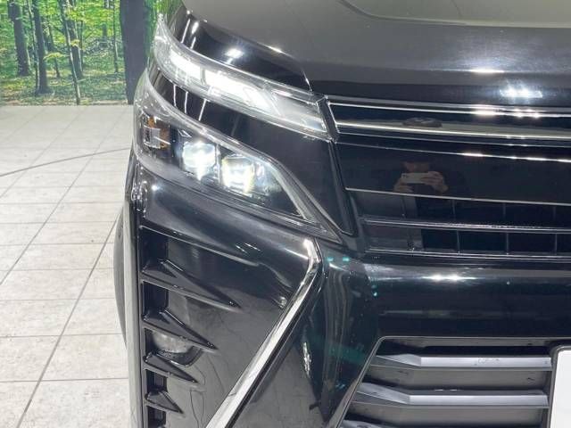 Toyota VOXY 2018-09 192808-13