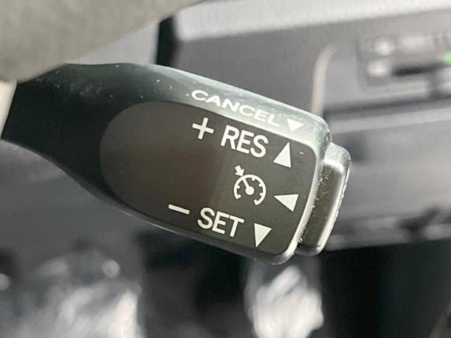 Toyota VOXY 2018-09 192808-5