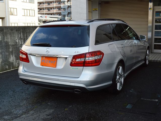 Mercedes Benz E-CLASS 2010-05 22521-6