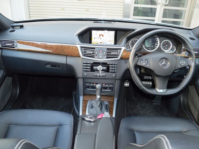 Mercedes Benz E-CLASS 2010-05 22521-8