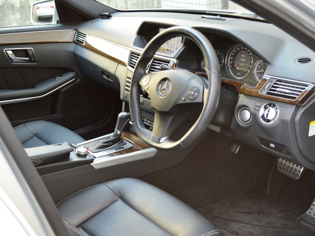 Mercedes Benz E-CLASS 2010-05 22521-9