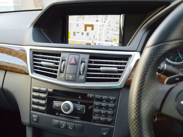 Mercedes Benz E-CLASS 2010-05 22521-13
