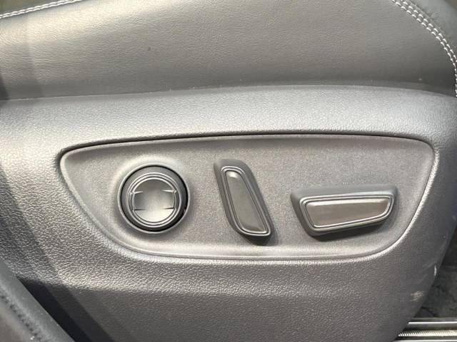 Toyota RAV4 2020-10 11509-6