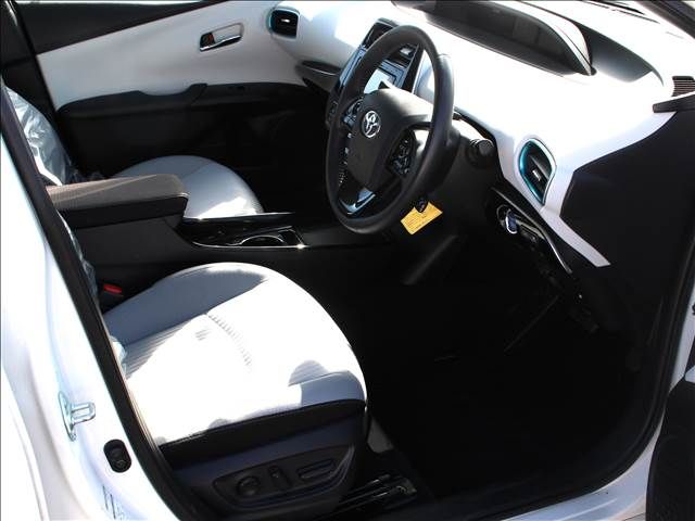 Toyota PRIUS 2019-06 18035-6