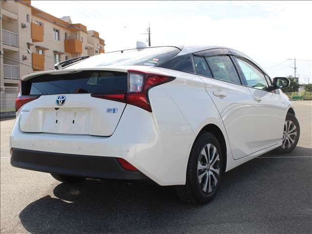 Toyota PRIUS 2019-06 18035-1