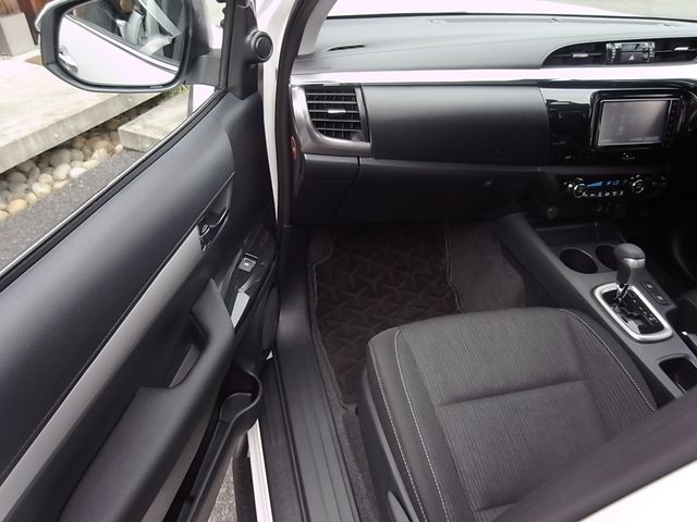 Toyota HILUX 2021-02 10328-25