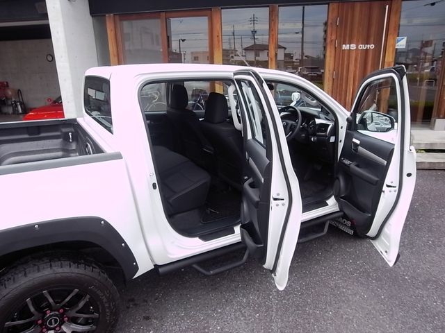 Toyota HILUX 2021-02 10328-29