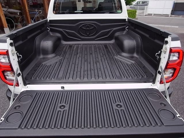 Toyota HILUX 2021-02 10328-17