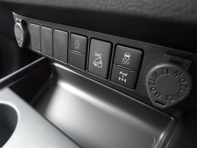 Toyota HILUX 2021-02 10328-27