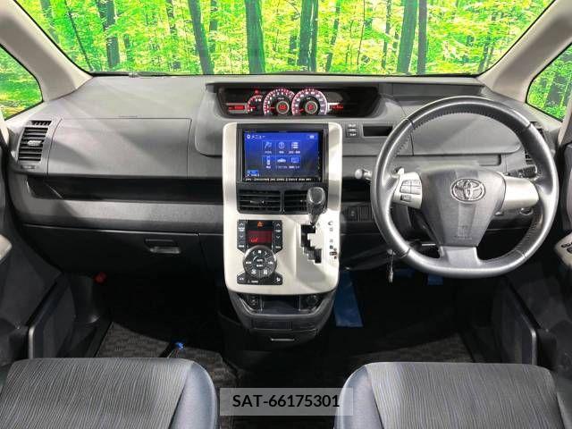 Toyota VOXY 2010-10 248002-1