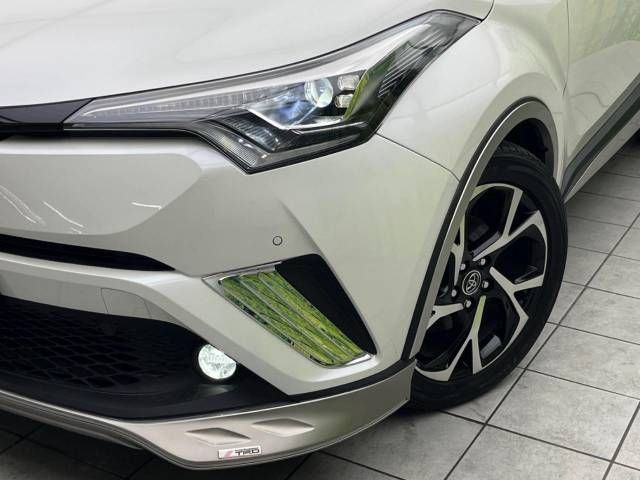 Toyota C-HR 2017-05 14482-12