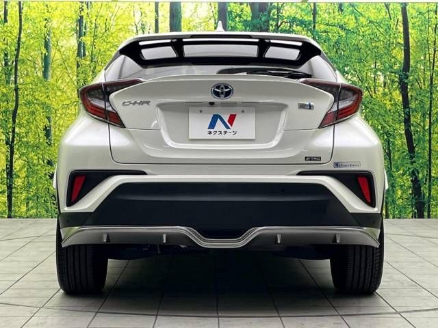 Toyota C-HR 2017-05 14482-15