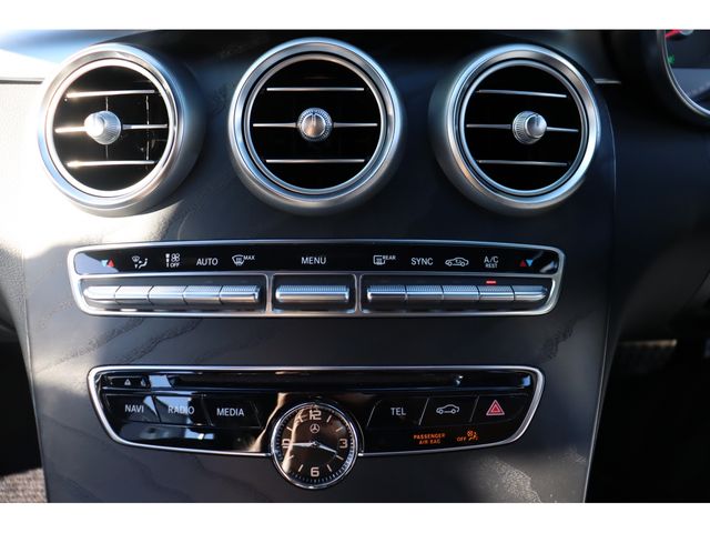 Mercedes Benz C-CLASS 2018-01 15540-11