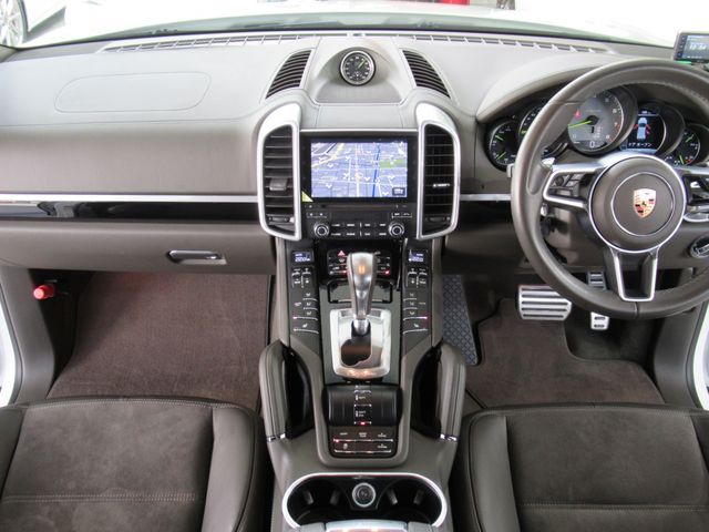 Porsche CAYENNE 2017-02 183144-1