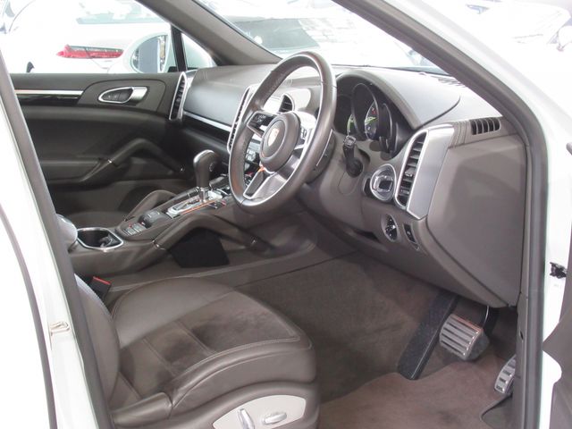 Porsche CAYENNE 2017-02 183144-3