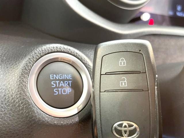 Toyota YARIS 2020-10 25038-4