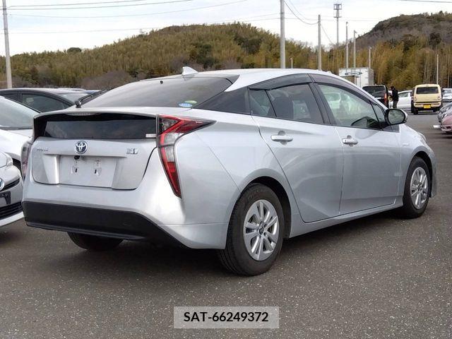 Toyota PRIUS 2016-05 218145-1