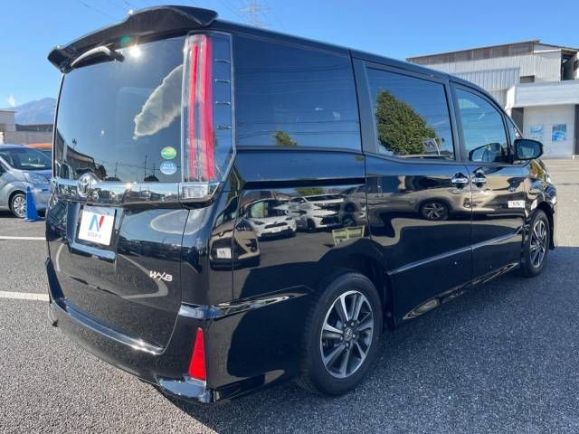 Toyota NOAH 2018-11 185458-18