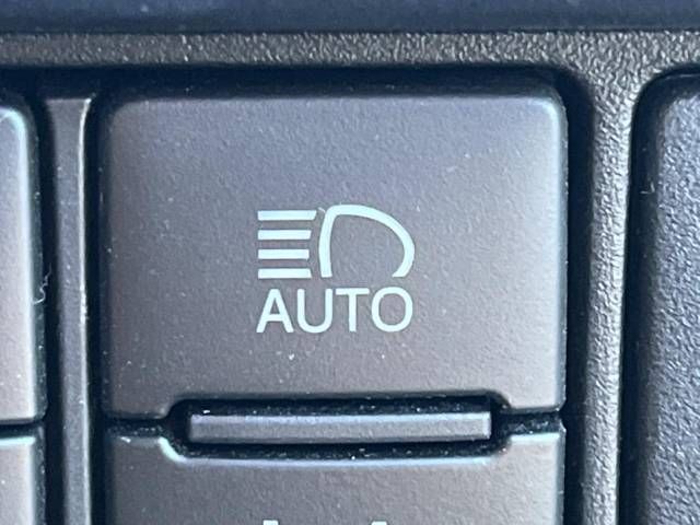 Toyota NOAH 2018-11 185458-6