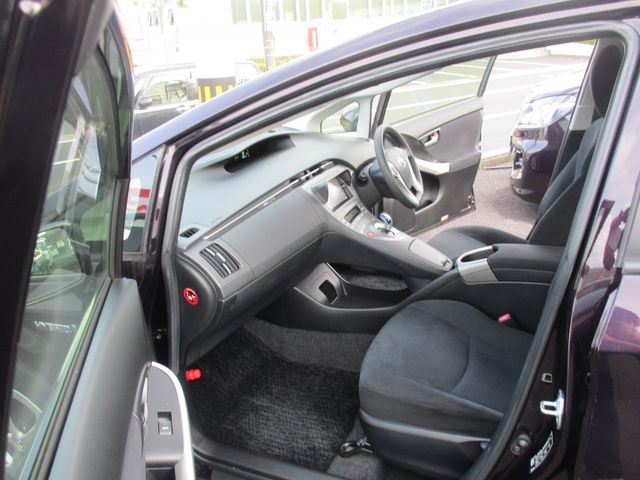 Toyota PRIUS 2014-03 14740-3