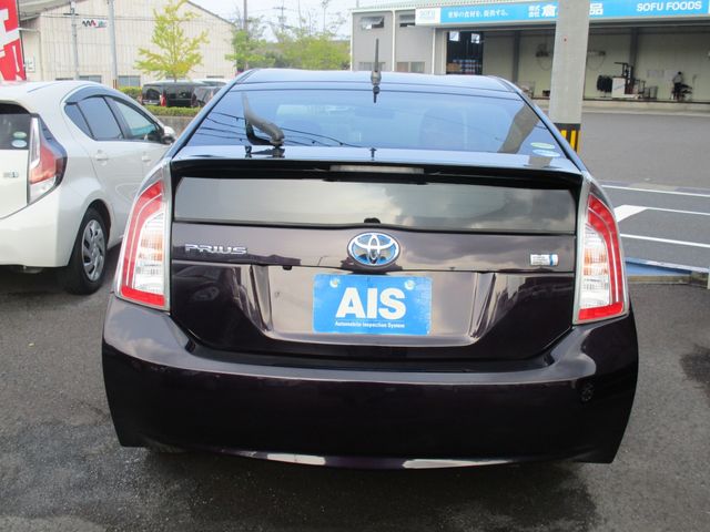 Toyota PRIUS 2014-03 14740-1