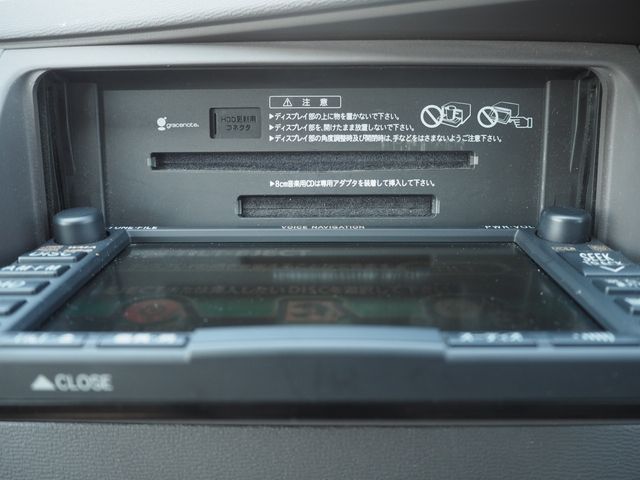 Toyota ISIS 2006-03 1413-17