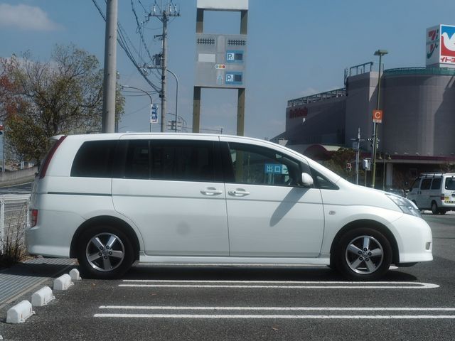 Toyota ISIS 2006-03 1413-5