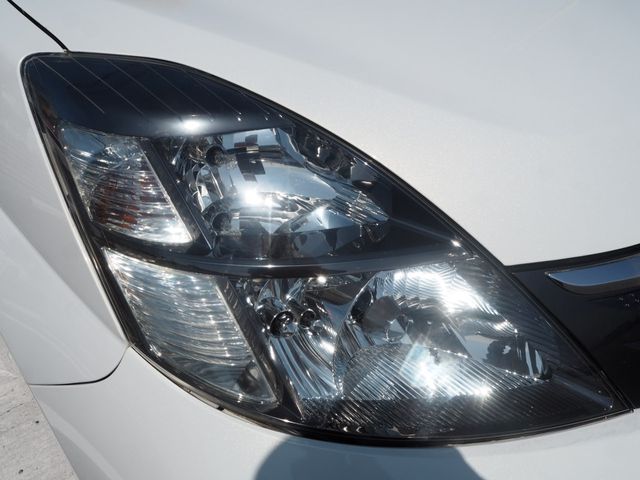 Toyota ISIS 2006-03 1413-27