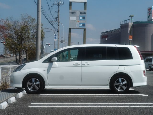 Toyota ISIS 2006-03 1413-8