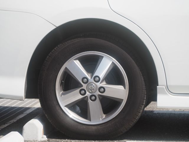 Toyota ISIS 2006-03 1413-6