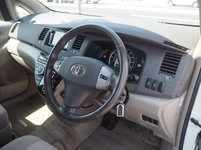 Toyota ISIS 2006-03 1413-1
