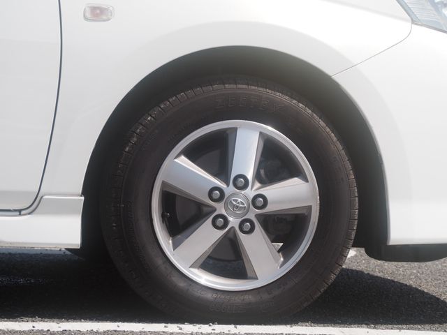 Toyota ISIS 2006-03 1413-7