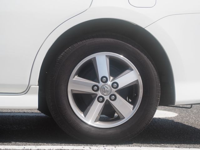 Toyota ISIS 2006-03 1413-10