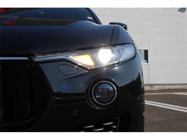 Maserati LEVANTE 2018-08 182470-11