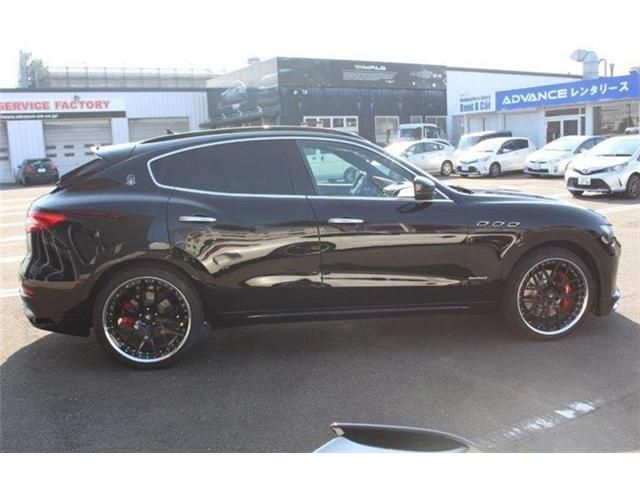 Maserati LEVANTE 2018-08 182470-26