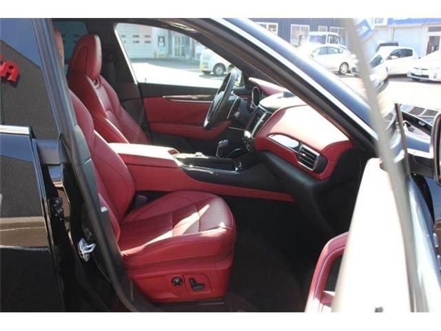 Maserati LEVANTE 2018-08 182470-28