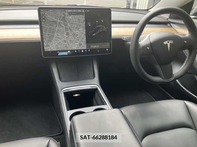 Tesla MODEL 3 2021-07 310894-1
