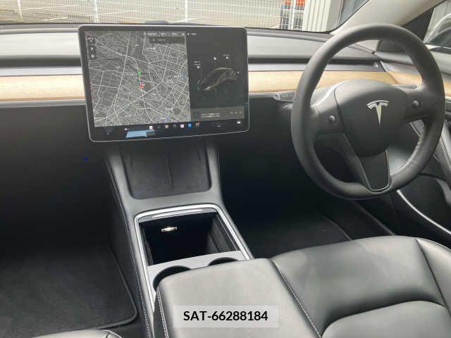 Tesla MODEL 3 2021-07 310894-5
